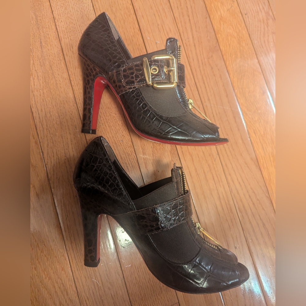 Luciano Padovan Chic Crocodile Pattern Heels with Gold Buckle